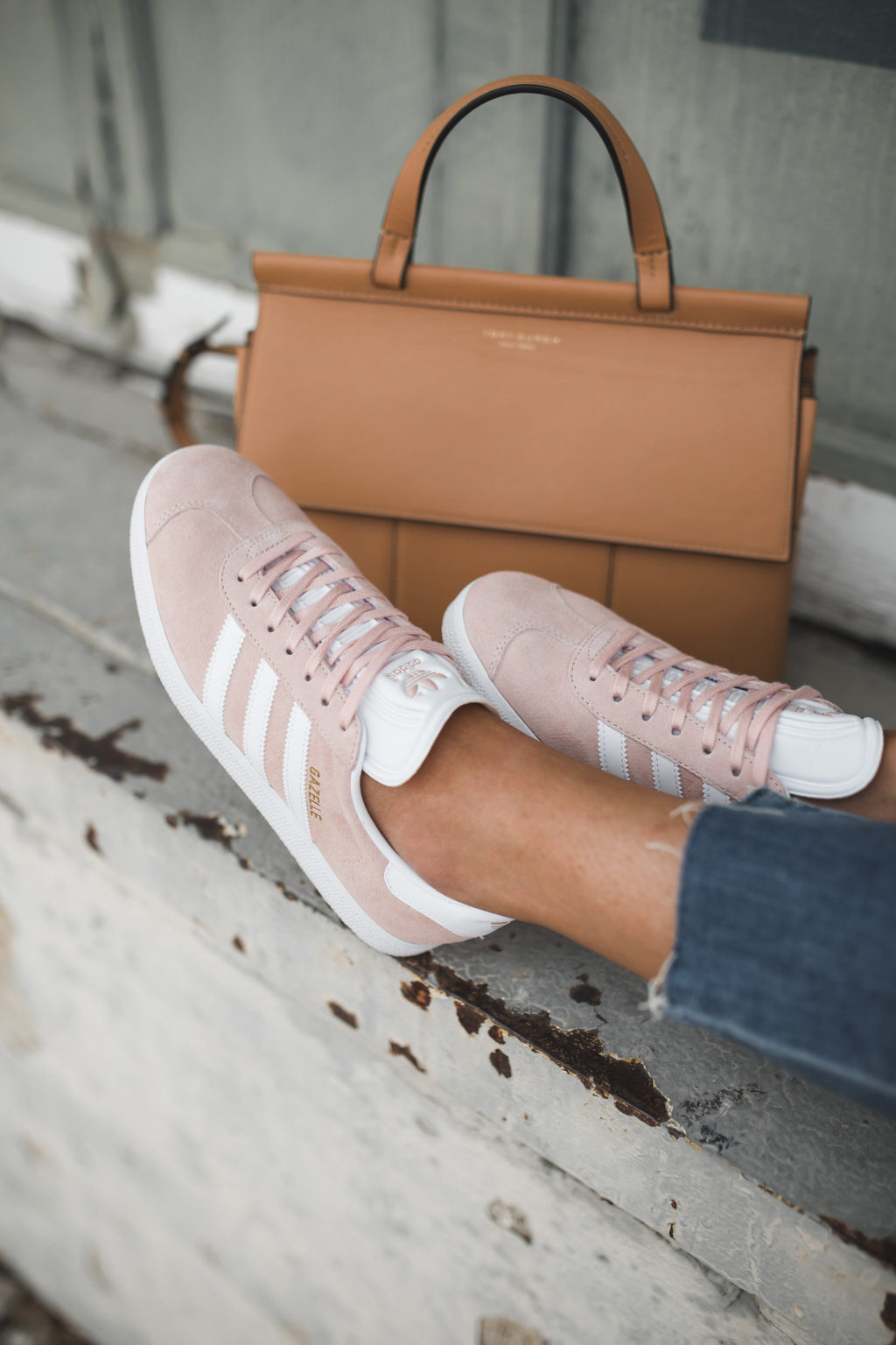 adidas gazelle pink outfit