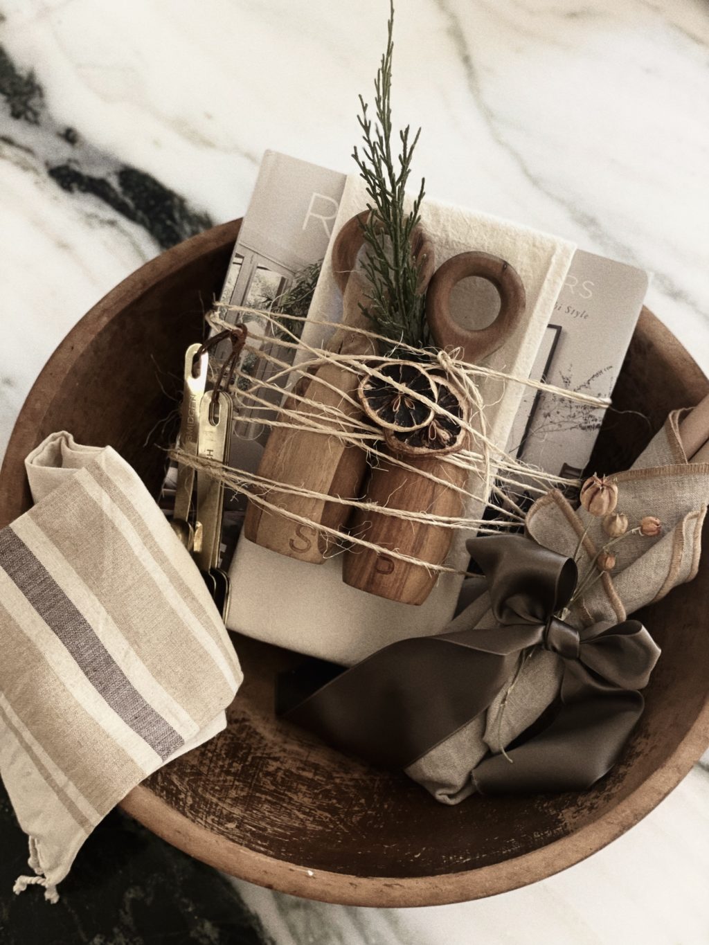 Easy Dish Towel Wrapped Housewarming Gift - Make and Takes