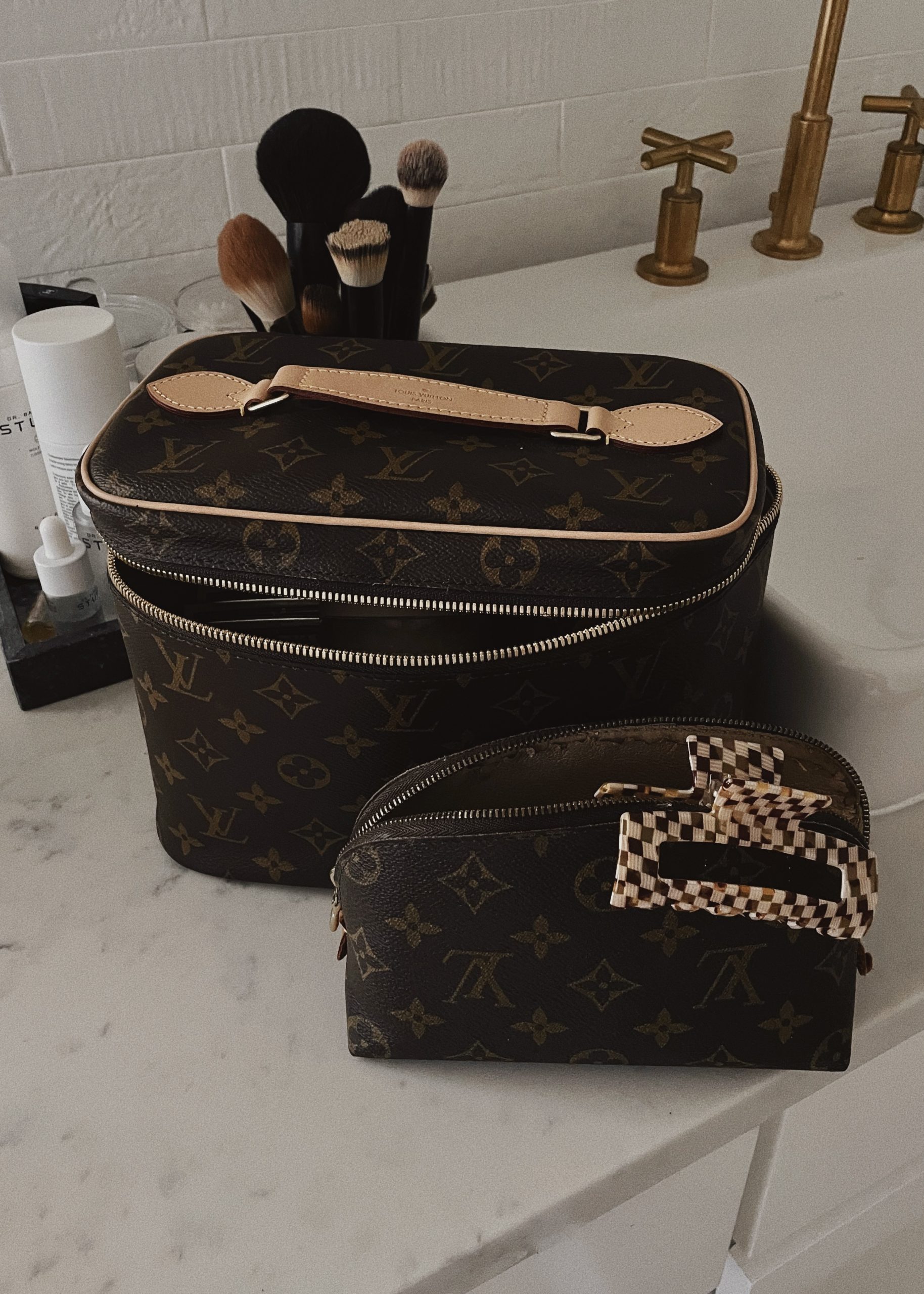 What's in my Louis Vuitton?, Here's what's in my bag.